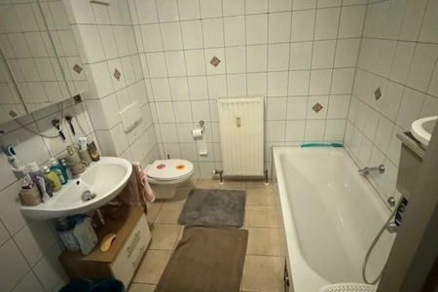 7 Bad mit Wanne