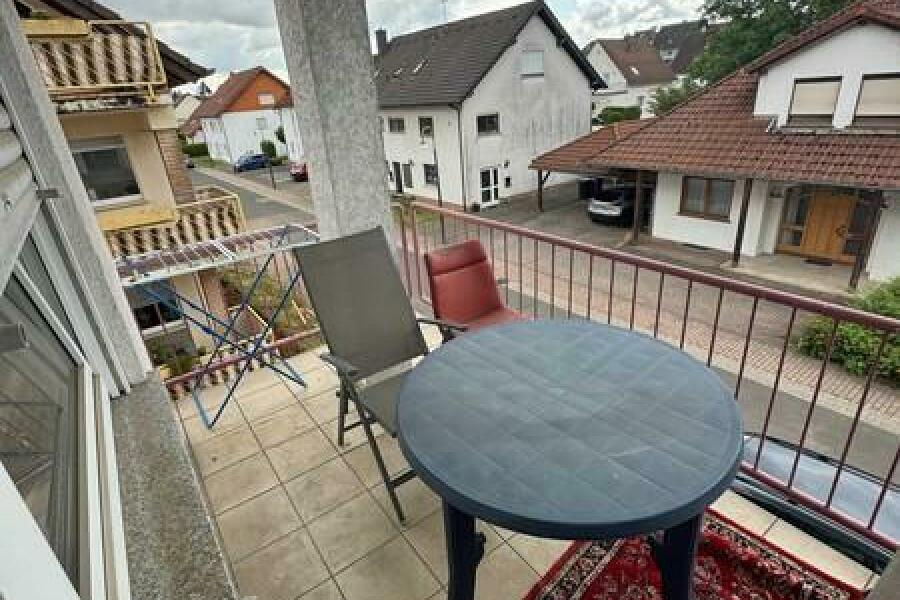 9 gr. Balkon Rtg. Süden überdacht