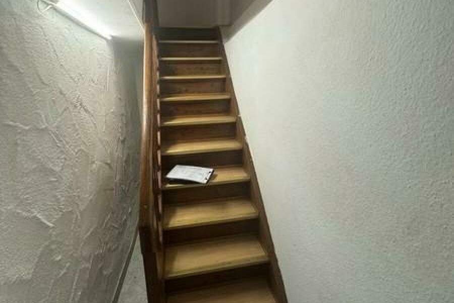 10 Treppe zum OG