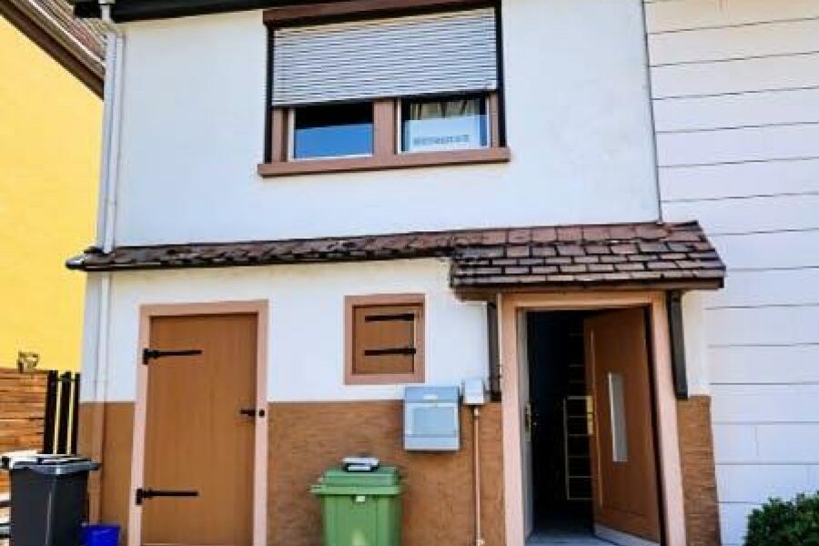 1 Front links Kellereingang-