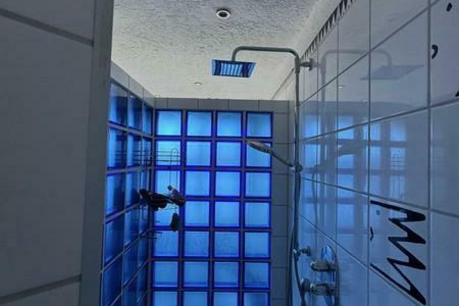 14 Dusche