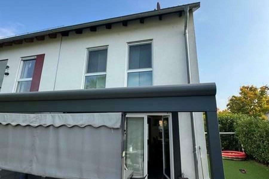 5 Rückseite Terrasse Pergola