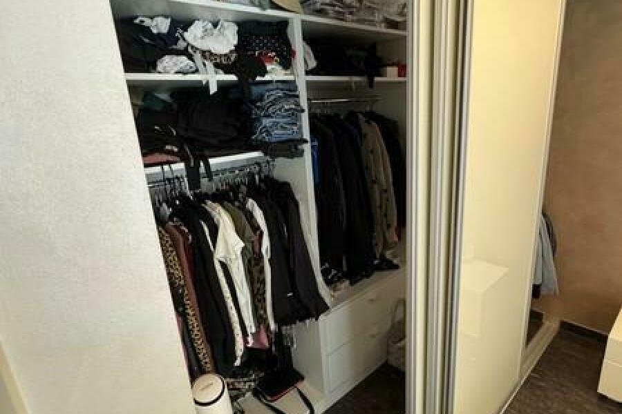 32 begehbarer Kleiderschgrank im SZi OG