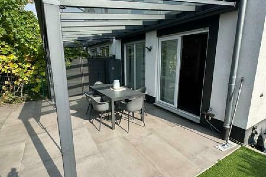 18 Terrasse mit Pergola