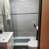 7 Dusche und WB und WC