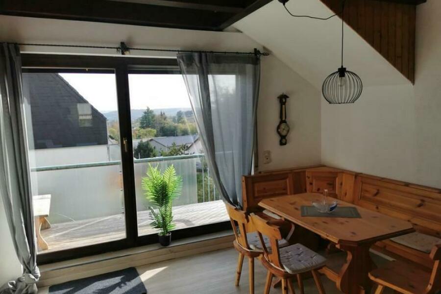 2 Blick zum Balkon