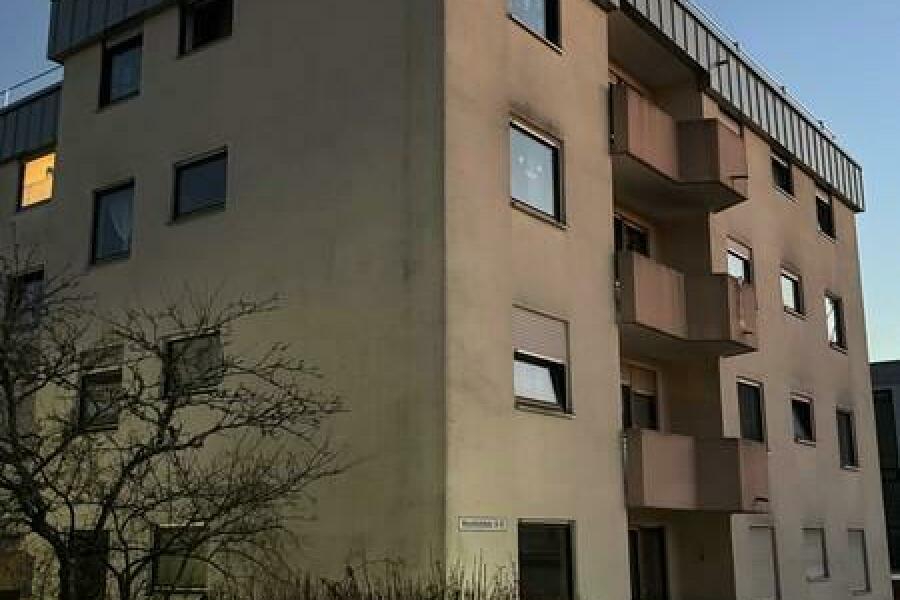 3 Straßenseite mit Balkonen