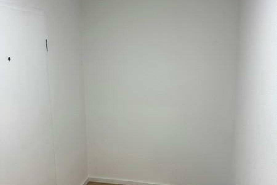 5 Flur mit Wohnungstür