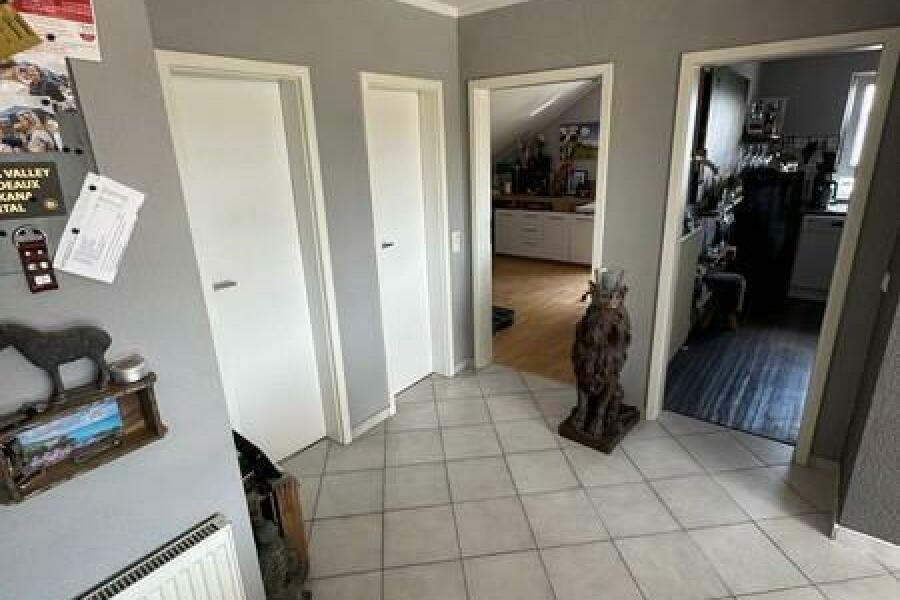 22 Flur - links Schlafzimmer rechts Arbeitszimmer