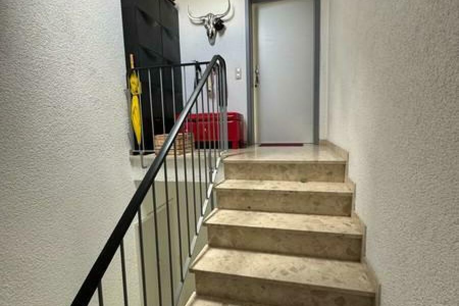 19 Treppenhaus zur eigenen DG Wohnung
