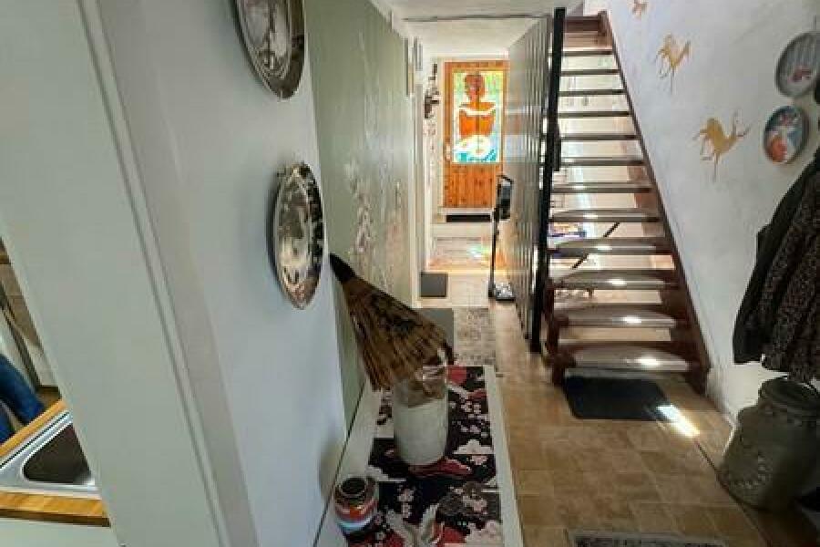 24 Flur mit Treppenhaus