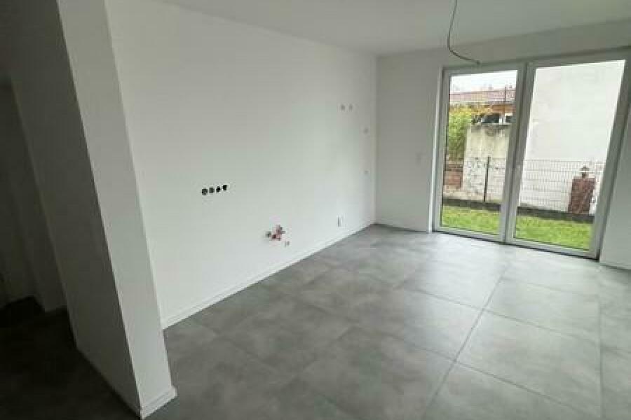 33 Küchenbereich mit Gartenzugang