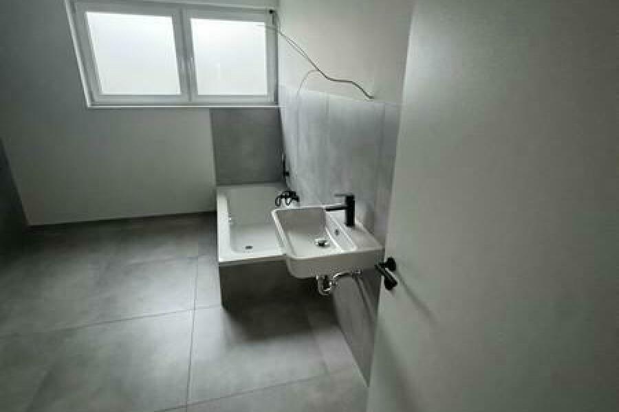 31 Bad mit Wa und Hygienebereich