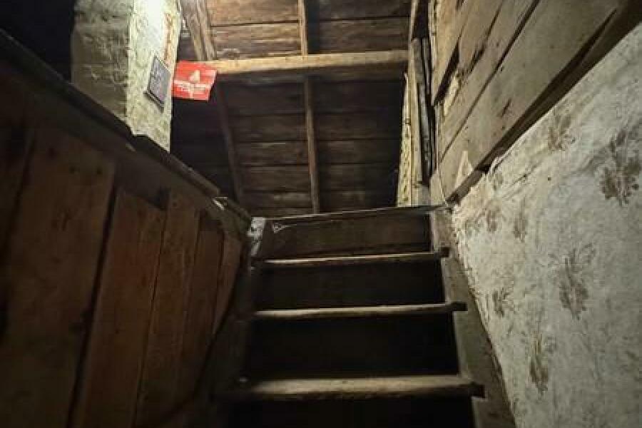 37 Treppe zum Lagerspeichere