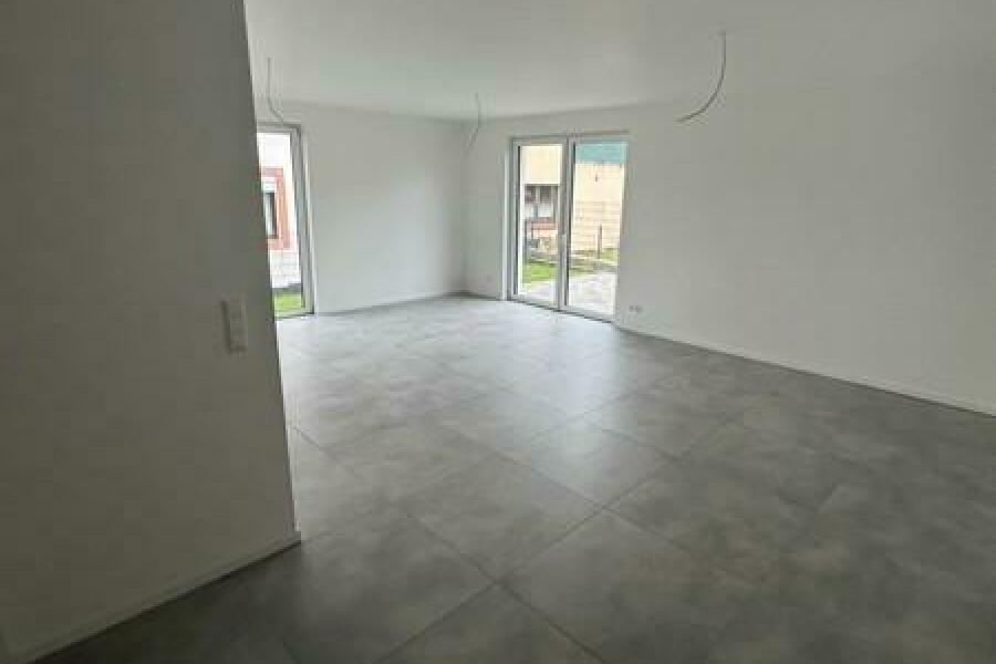 27 Wohnbereich mit Terrassenzugang