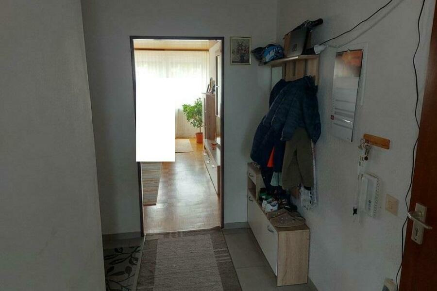 9 Flur - Blick ins WoZi