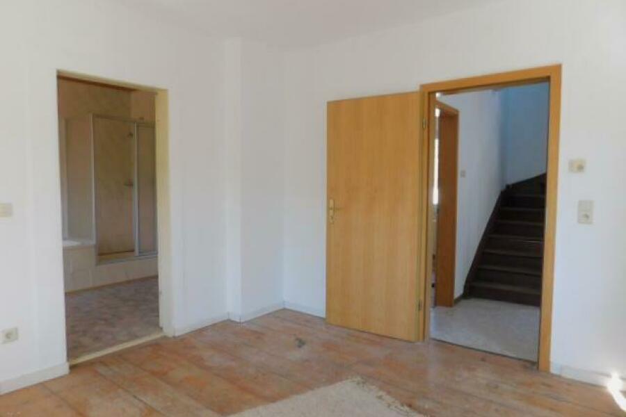 SB15 Schlafzimmer 1 m. angr. Bad