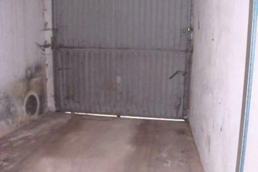 28 - Garage