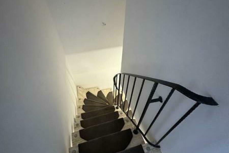 38 Treppe zur zweiten Wohnebene der Hauptwohnung