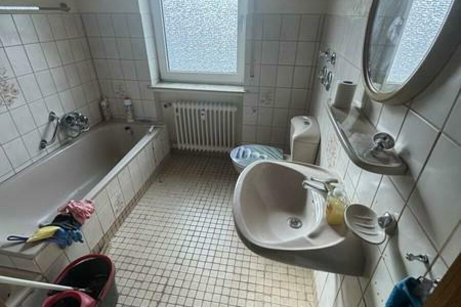 30 Bad mit Wanne und Du