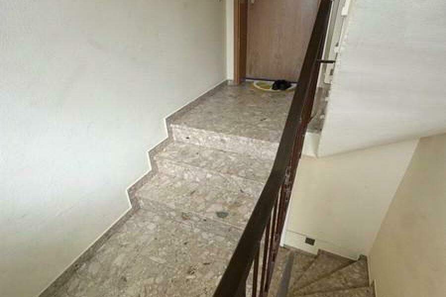 8 Wohnungstür