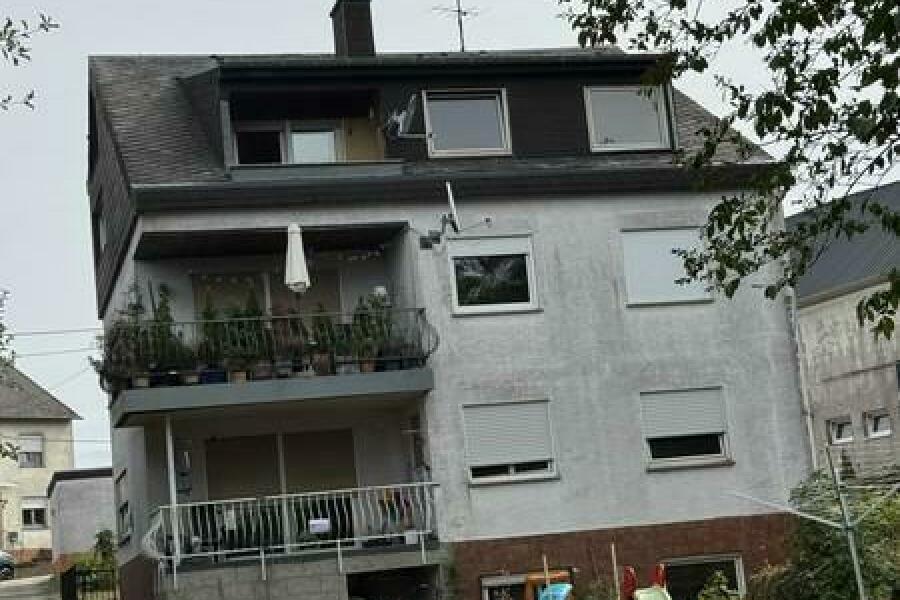 5 Rückansicht mit Einfahrt