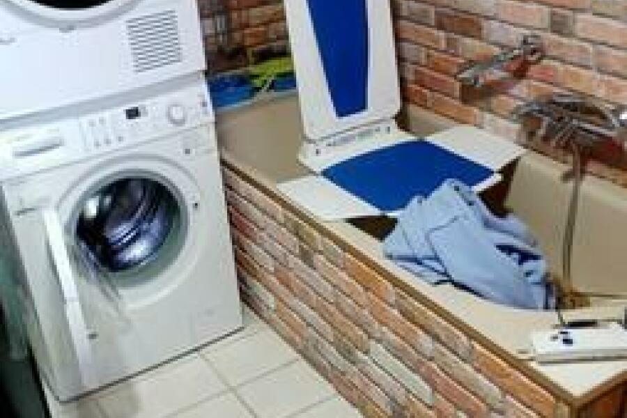 Badezimmer mit Wasch-Trockenmöglichkeit