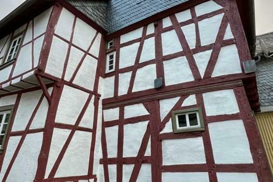 8 gepflegtes Fachwerk