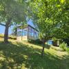 HB24-2 Blick i.d. Garten m. Sommerhaus