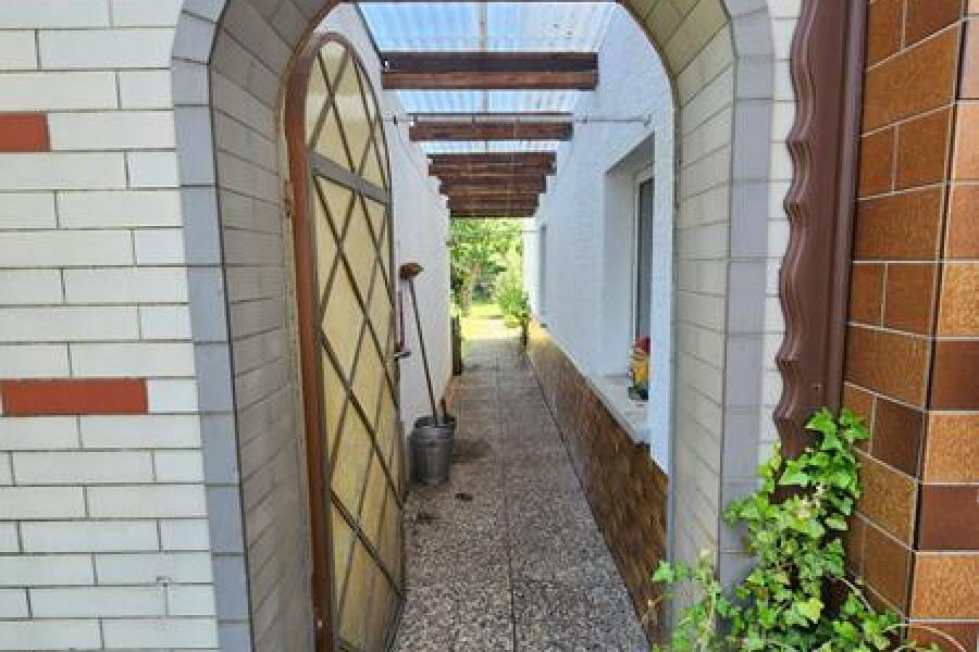 HB21 Durchgang v. Vorhof z. Garten