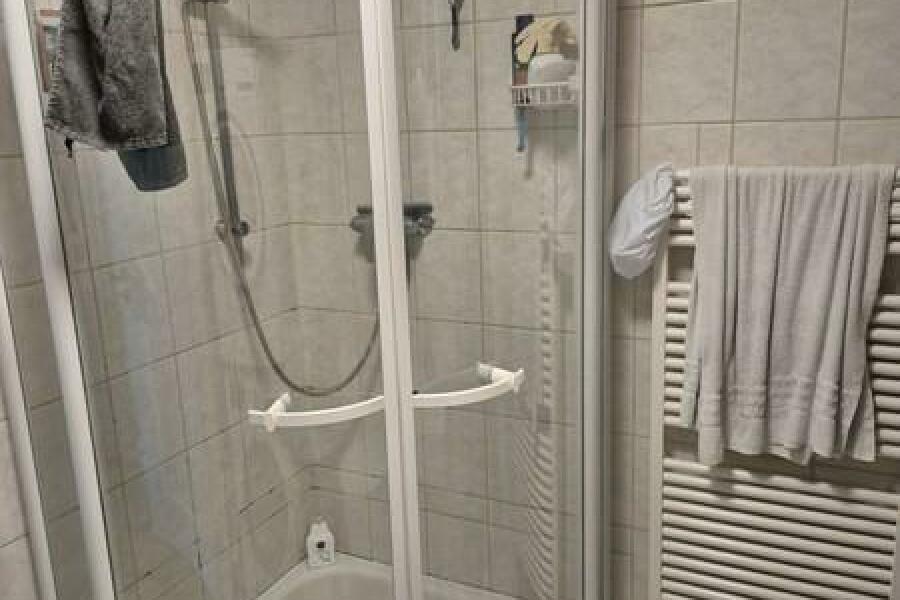 28 Dusche