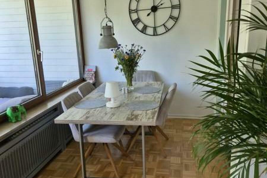 15 Eßbereich und Balkon