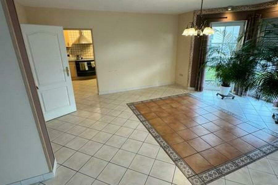 38 WoZi mit Erker und Küchenzugang