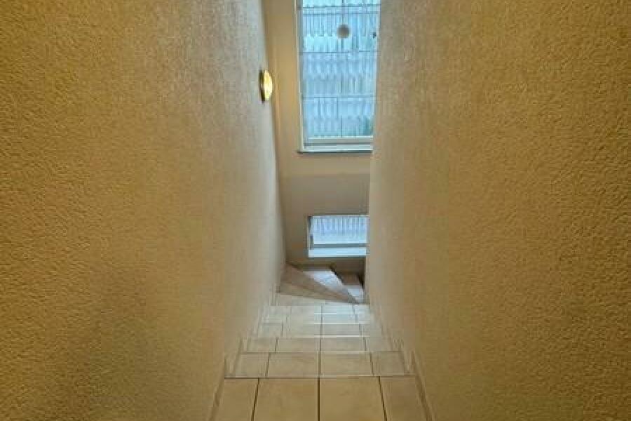 52 Kellertreppe zur ELW