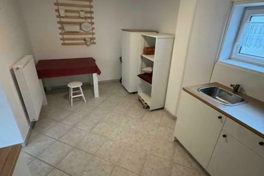 64 Küche mit Eßecke im KG