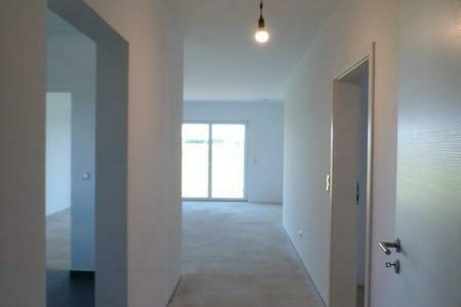 6 Flur mit Blick Wohnzimmer