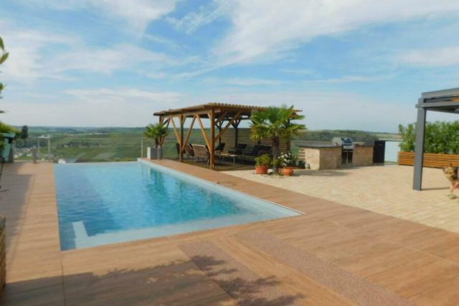 BB2-4 Pool-Terrasse