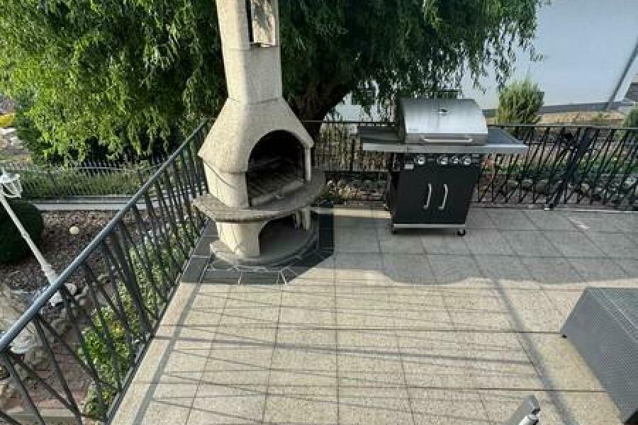 18 Terrasse mit Grill
