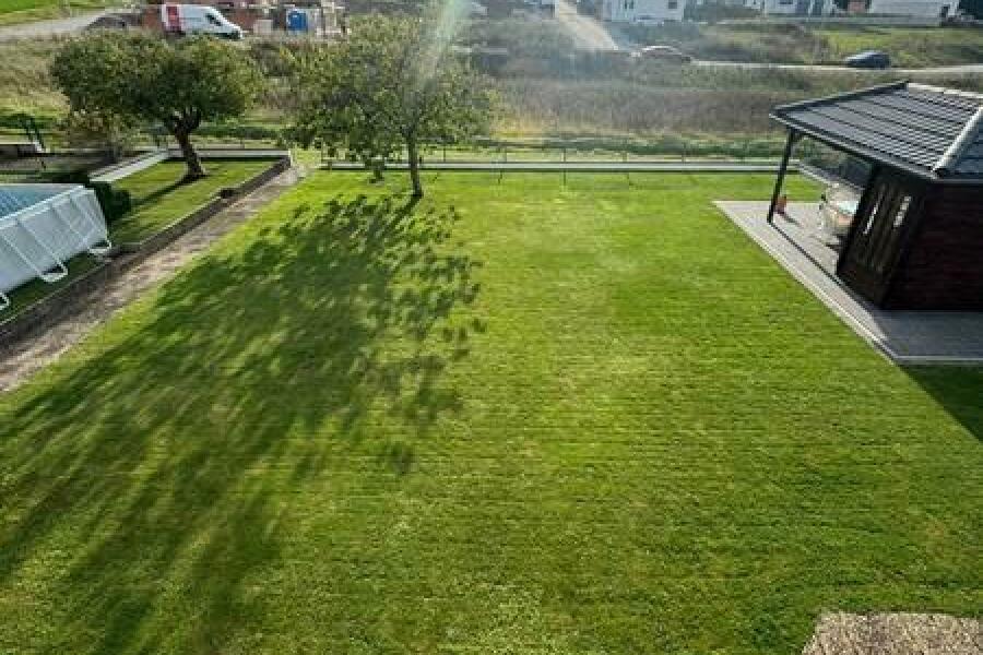 13 Garten mit Gartenhäuschen