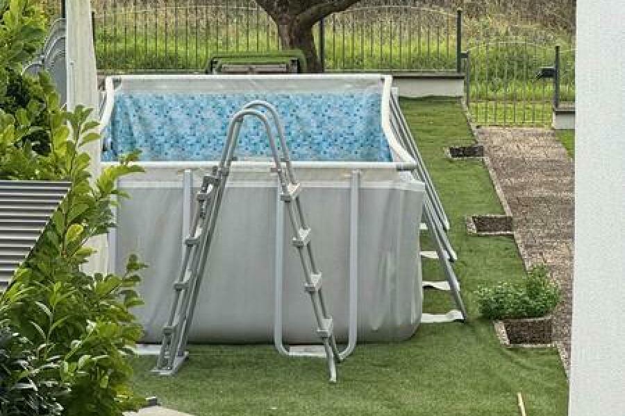 8 Pool von vorne aus gesehen