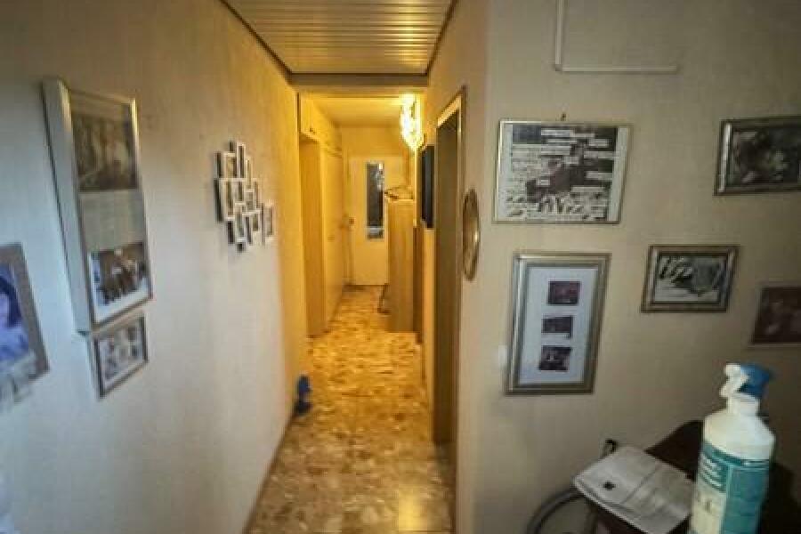 32 Flur im Keller + ELW