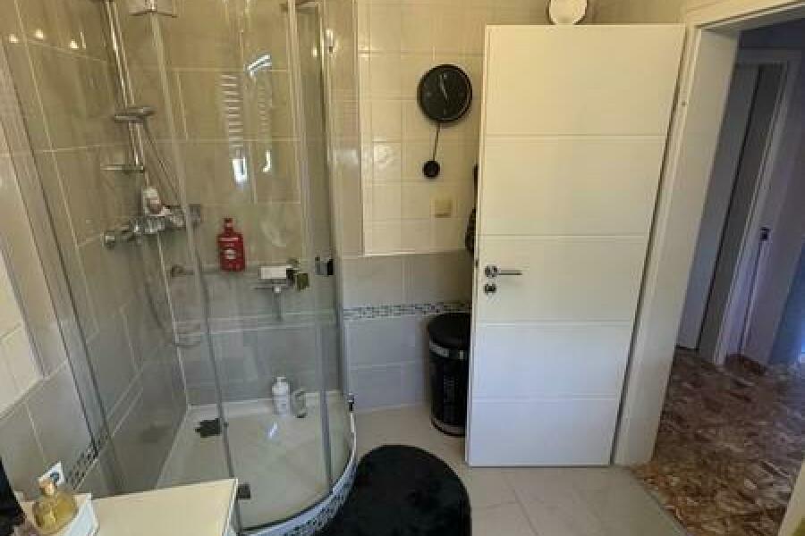 23 Dusche im Bad