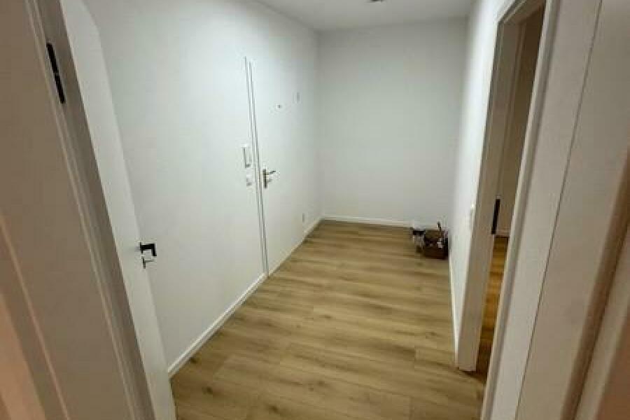 9 Blick von Küche in Flur