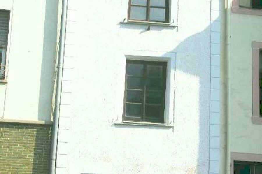 schmale hohe Hausstruktur