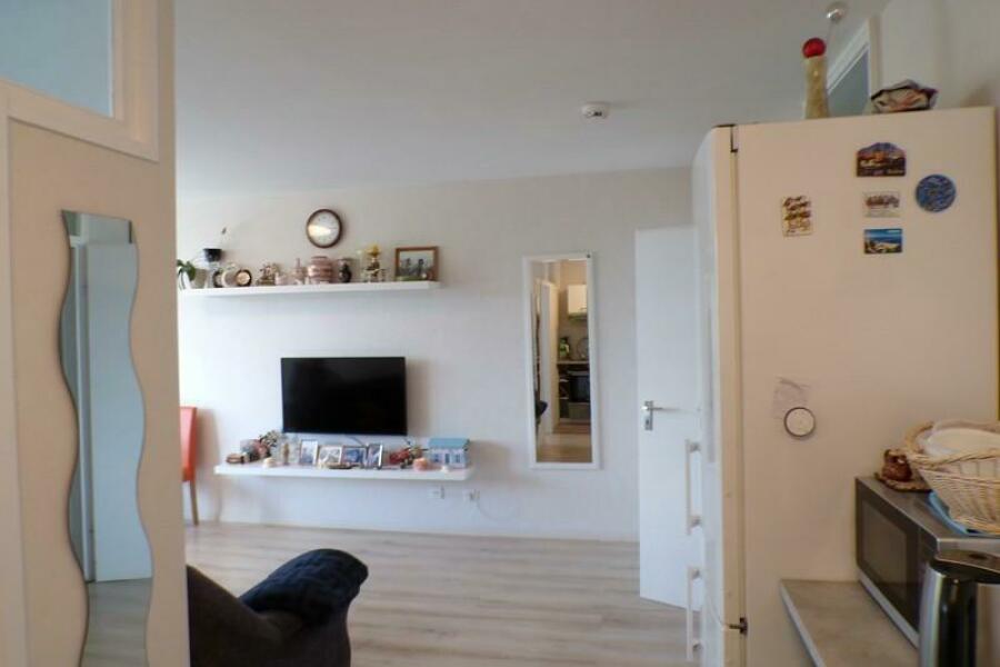 4c Wohnraum (Blick aus der Küche)