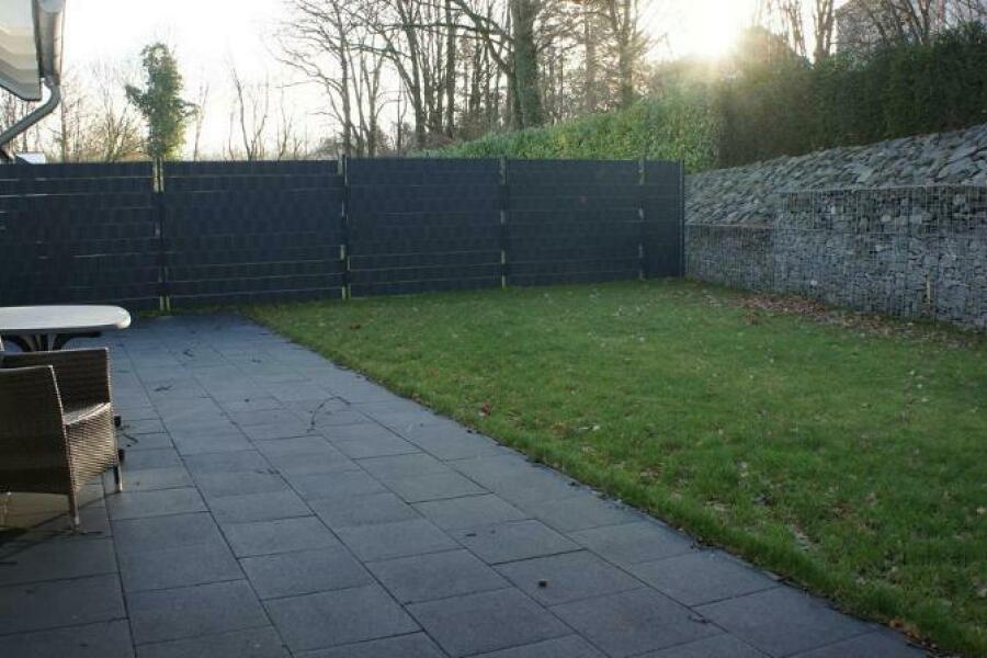 K800 Garten mit Terrasse