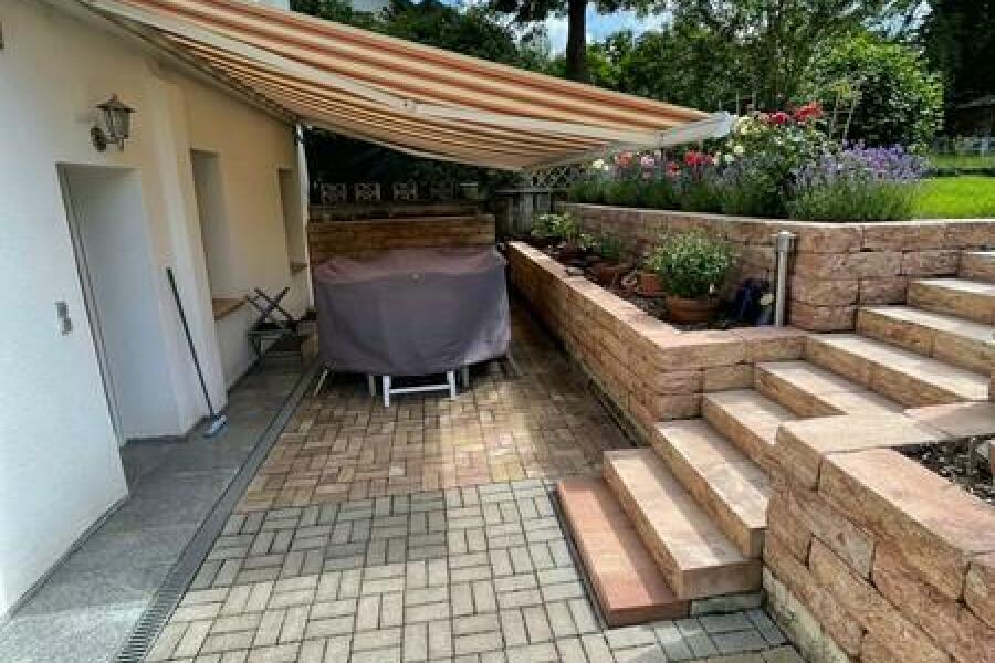 52 Terrasse mit el. Markise