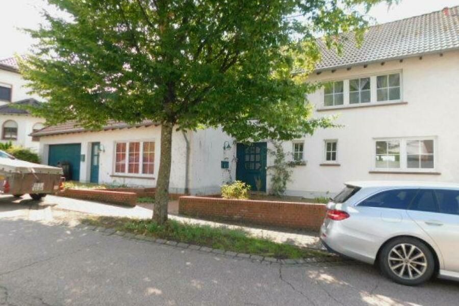 EB1-1 Ansicht v.d. Straßenseite