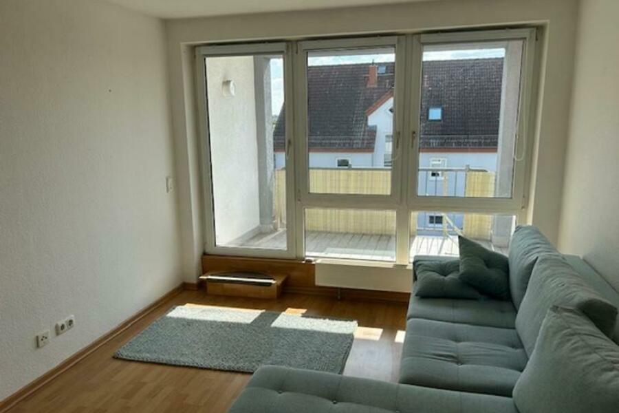 Wohnzimmer Blick auf Balkon