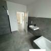 30 Blick aus Bad Rtg Garderobenbereich
